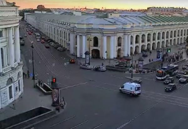Появилось видео ДТП со скорой помощью и лихачом на Невском проспекте