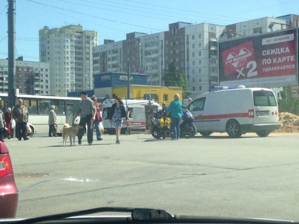 Машина скорой помощи попала в ДТП на пересечении Крыленко и проспекта Большевиков