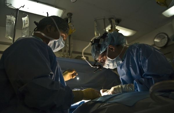 В петербургской больнице врачи восстановили лицо туристу из Германии, попавшему в ДТП